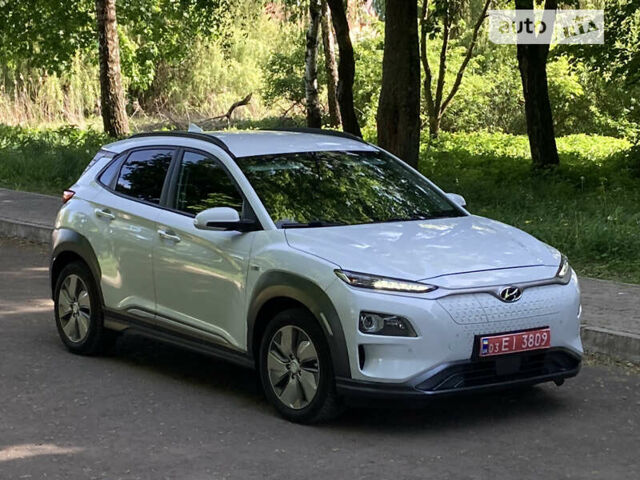 Білий Хендай Kona, об'ємом двигуна 0 л та пробігом 105 тис. км за 17100 $, фото 1 на Automoto.ua