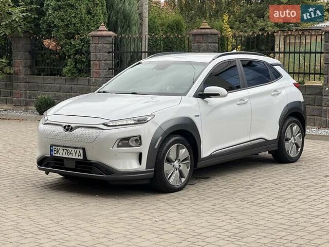 Білий Хендай Kona, об'ємом двигуна 0 л та пробігом 134 тис. км за 16850 $, фото 1 на Automoto.ua