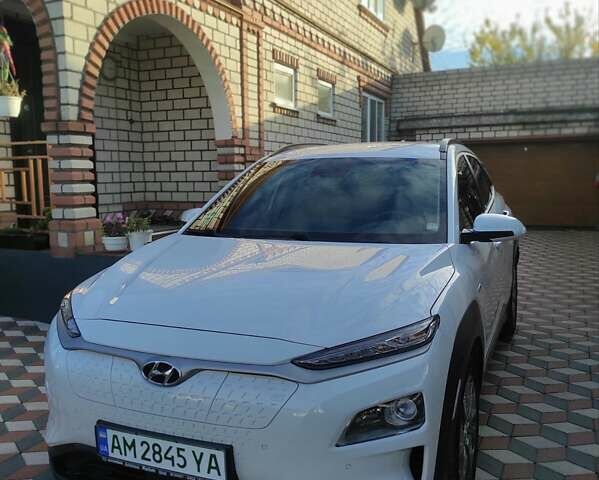 Белый Хендай Kona, объемом двигателя 0 л и пробегом 149 тыс. км за 17400 $, фото 1 на Automoto.ua