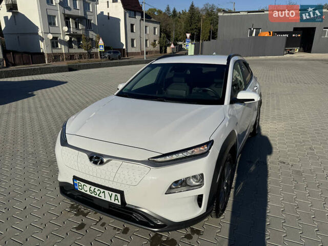 Білий Хендай Kona, об'ємом двигуна 0 л та пробігом 64 тис. км за 17500 $, фото 1 на Automoto.ua