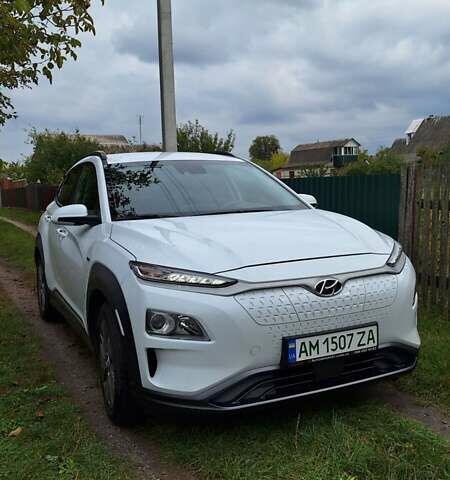 Белый Хендай Kona, объемом двигателя 0 л и пробегом 55 тыс. км за 16500 $, фото 1 на Automoto.ua