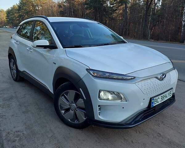 Белый Хендай Kona, объемом двигателя 0 л и пробегом 98 тыс. км за 13900 $, фото 1 на Automoto.ua