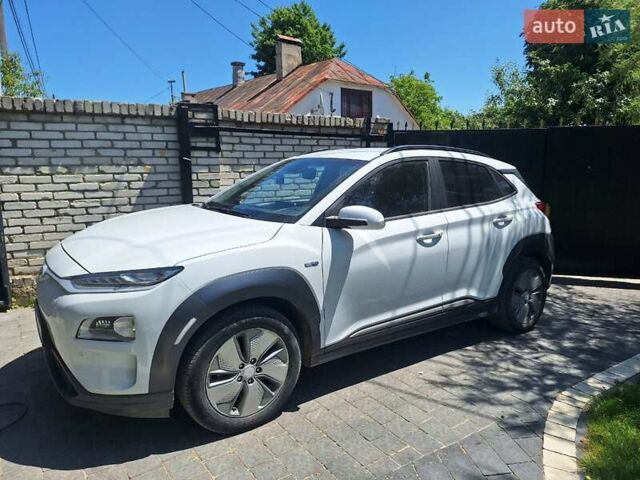 Білий Хендай Kona, об'ємом двигуна 0 л та пробігом 96 тис. км за 19000 $, фото 1 на Automoto.ua