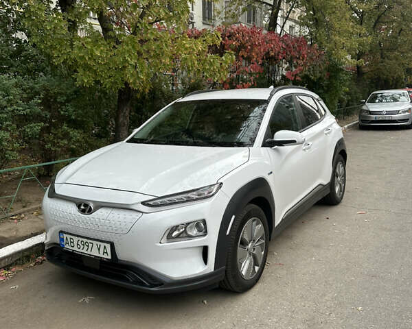 Белый Хендай Kona, объемом двигателя 0 л и пробегом 52 тыс. км за 17700 $, фото 1 на Automoto.ua