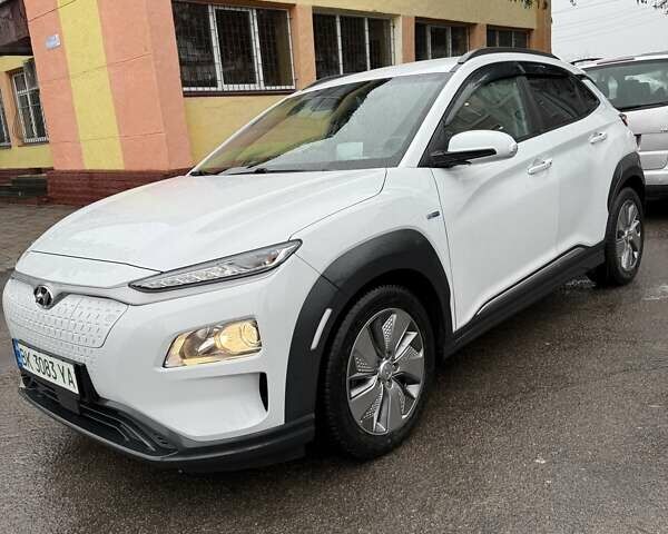 Білий Хендай Kona, об'ємом двигуна 0 л та пробігом 121 тис. км за 17500 $, фото 1 на Automoto.ua
