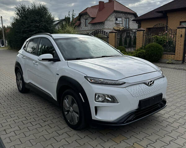 Білий Хендай Kona, об'ємом двигуна 0 л та пробігом 120 тис. км за 16700 $, фото 1 на Automoto.ua