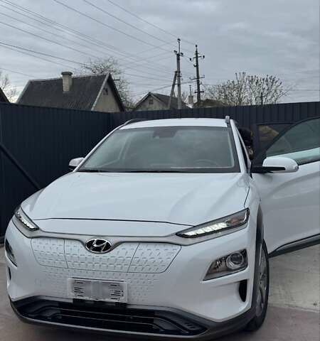 Білий Хендай Kona, об'ємом двигуна 0 л та пробігом 32 тис. км за 16500 $, фото 1 на Automoto.ua