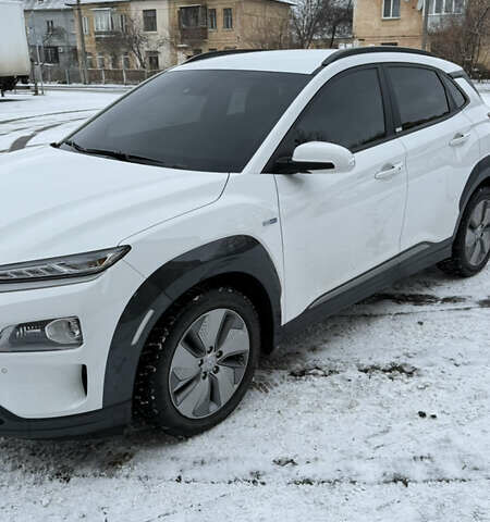 Белый Хендай Kona, объемом двигателя 0 л и пробегом 43 тыс. км за 19000 $, фото 1 на Automoto.ua