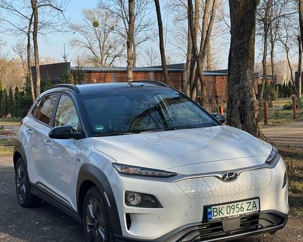 Белый Хендай Kona, объемом двигателя 0 л и пробегом 39 тыс. км за 17800 $, фото 1 на Automoto.ua