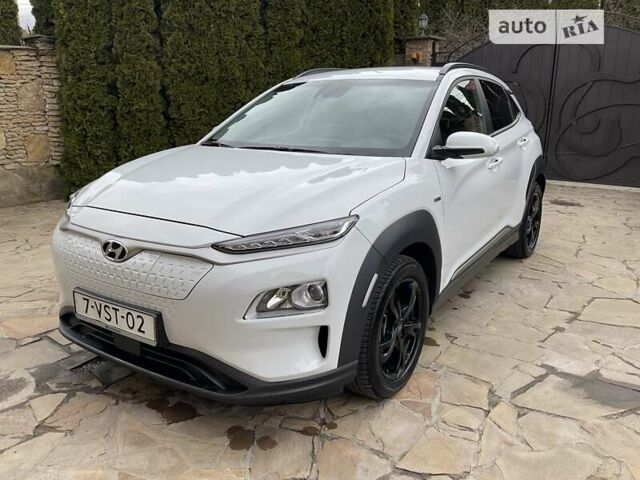 Білий Хендай Kona, об'ємом двигуна 0 л та пробігом 54 тис. км за 19999 $, фото 1 на Automoto.ua