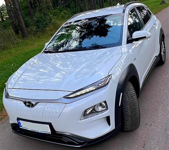 Белый Хендай Kona, объемом двигателя 80 л и пробегом 47 тыс. км за 18000 $, фото 1 на Automoto.ua