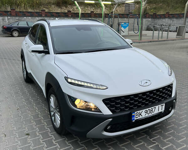 Білий Хендай Kona, об'ємом двигуна 1.58 л та пробігом 49 тис. км за 18700 $, фото 1 на Automoto.ua