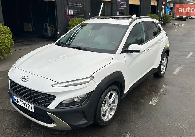 Белый Хендай Kona, объемом двигателя 2 л и пробегом 100 тыс. км за 17000 $, фото 1 на Automoto.ua