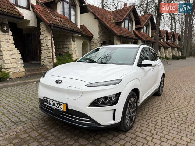 Белый Хендай Kona, объемом двигателя 0 л и пробегом 65 тыс. км за 17400 $, фото 1 на Automoto.ua
