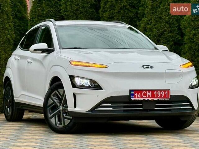 Белый Хендай Kona, объемом двигателя 0 л и пробегом 31 тыс. км за 17999 $, фото 1 на Automoto.ua