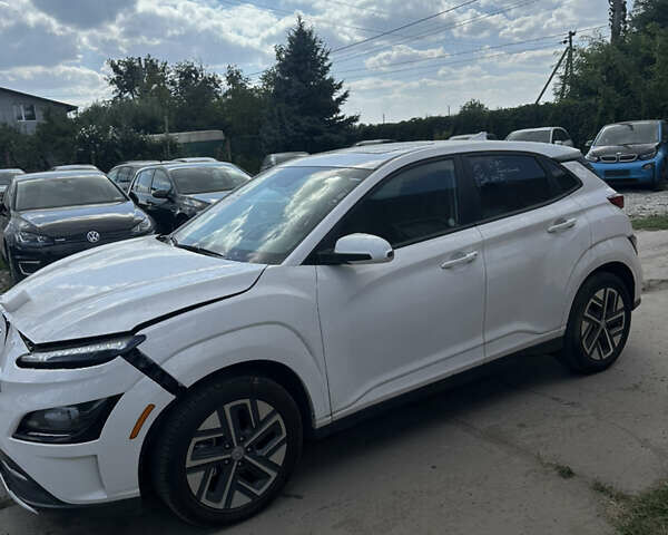 Белый Хендай Kona, объемом двигателя 0 л и пробегом 94 тыс. км за 14999 $, фото 1 на Automoto.ua
