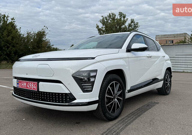 Белый Хендай Kona, объемом двигателя 0 л и пробегом 55 тыс. км за 24300 $, фото 1 на Automoto.ua