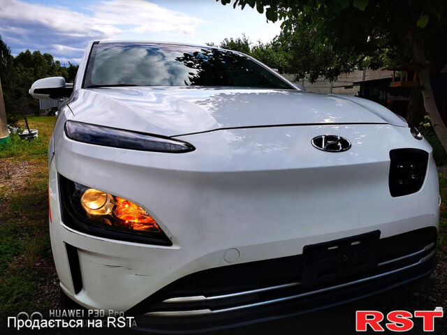 Білий Хендай Kona, об'ємом двигуна 0.15 л та пробігом 120 тис. км за 14250 $, фото 1 на Automoto.ua