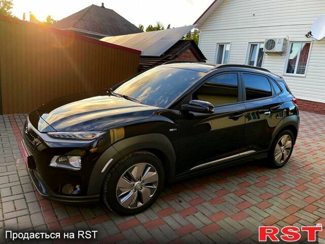 Чорний Хендай Kona, об'ємом двигуна 0.15 л та пробігом 57 тис. км за 18700 $, фото 1 на Automoto.ua