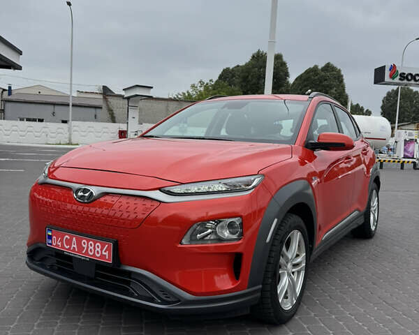 Красный Хендай Kona, объемом двигателя 0 л и пробегом 99 тыс. км за 16900 $, фото 1 на Automoto.ua