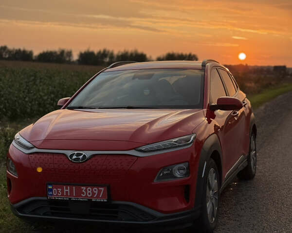 Червоний Хендай Kona, об'ємом двигуна 0 л та пробігом 80 тис. км за 18800 $, фото 1 на Automoto.ua