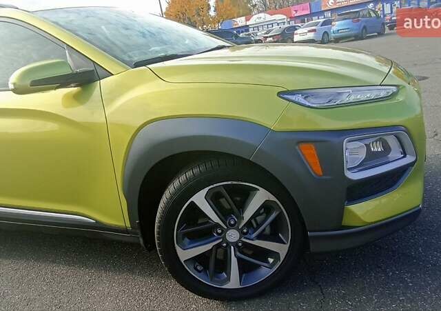 Желтый Хендай Kona, объемом двигателя 1.59 л и пробегом 72 тыс. км за 17400 $, фото 1 на Automoto.ua