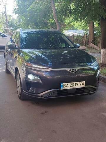 Серый Хендай Kona, объемом двигателя 0 л и пробегом 105 тыс. км за 17999 $, фото 1 на Automoto.ua