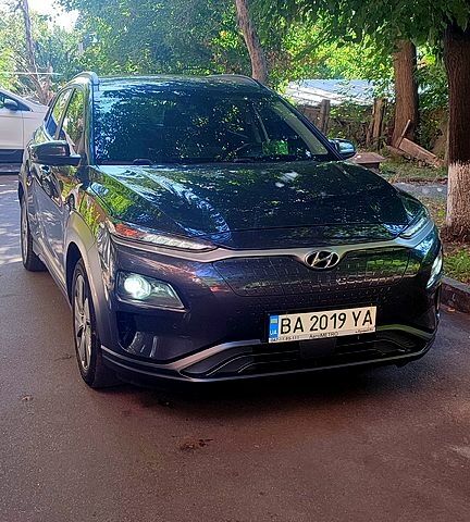 Серый Хендай Kona, объемом двигателя 0 л и пробегом 105 тыс. км за 17999 $, фото 1 на Automoto.ua