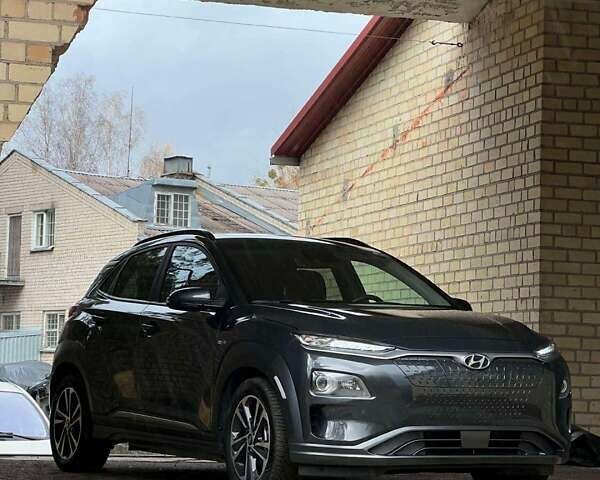 Серый Хендай Kona, объемом двигателя 0 л и пробегом 69 тыс. км за 15300 $, фото 1 на Automoto.ua