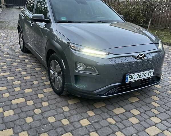 Серый Хендай Kona, объемом двигателя 0 л и пробегом 44 тыс. км за 17400 $, фото 1 на Automoto.ua