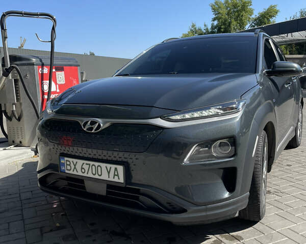 Сірий Хендай Kona, об'ємом двигуна 0 л та пробігом 134 тис. км за 16800 $, фото 1 на Automoto.ua