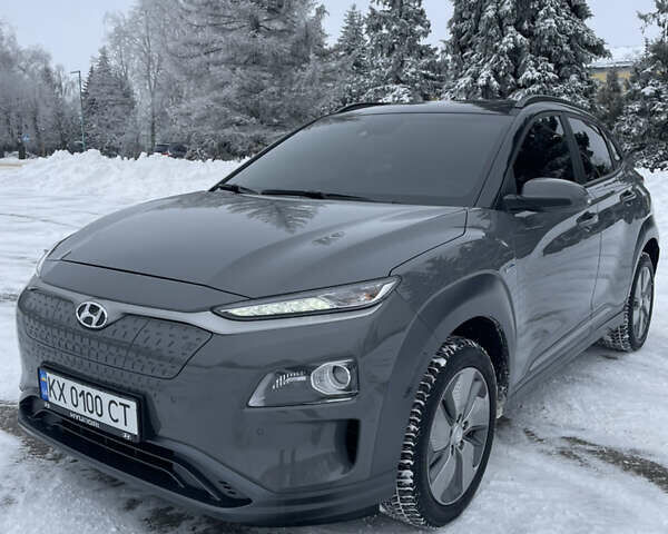 Сірий Хендай Kona, об'ємом двигуна 0 л та пробігом 87 тис. км за 22900 $, фото 1 на Automoto.ua