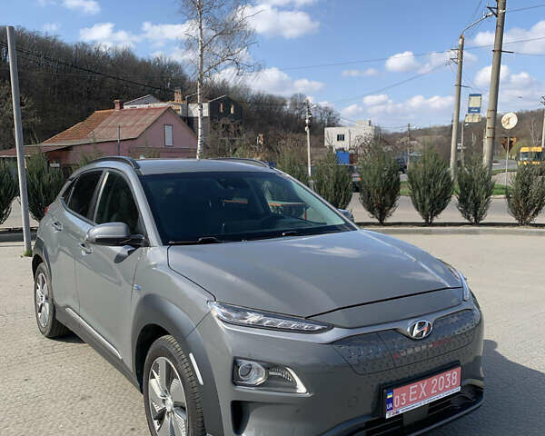 Сірий Хендай Kona, об'ємом двигуна 0 л та пробігом 82 тис. км за 16900 $, фото 1 на Automoto.ua