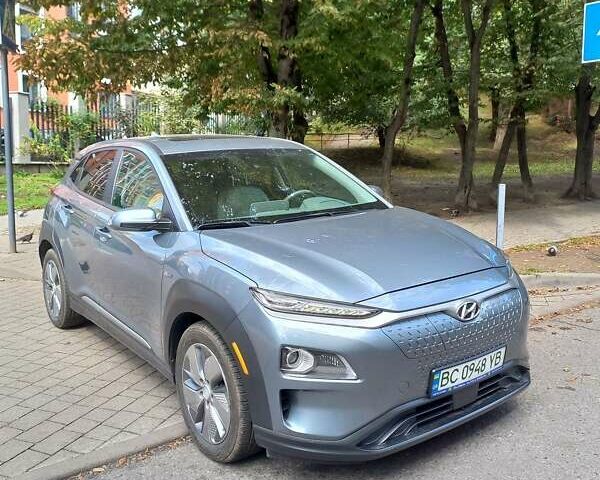 Серый Хендай Kona, объемом двигателя 0 л и пробегом 90 тыс. км за 16500 $, фото 1 на Automoto.ua