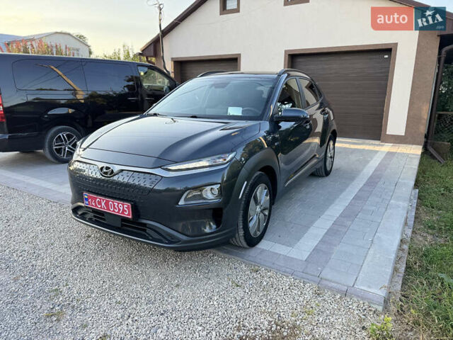 Серый Хендай Kona, объемом двигателя 0 л и пробегом 107 тыс. км за 18355 $, фото 1 на Automoto.ua