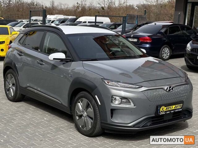 Серый Хендай Kona, объемом двигателя 64 л и пробегом 65 тыс. км за 22500 $, фото 1 на Automoto.ua