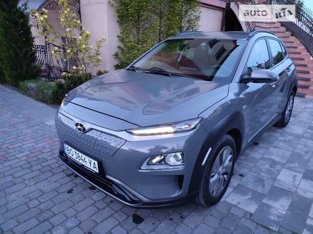 Сірий Хендай Kona, об'ємом двигуна 0 л та пробігом 30 тис. км за 17600 $, фото 1 на Automoto.ua