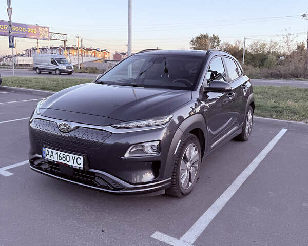 Сірий Хендай Kona, об'ємом двигуна 0 л та пробігом 102 тис. км за 17500 $, фото 1 на Automoto.ua