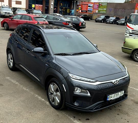 Серый Хендай Kona, объемом двигателя 0 л и пробегом 123 тыс. км за 19000 $, фото 1 на Automoto.ua