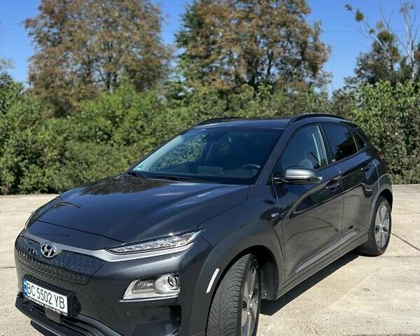 Серый Хендай Kona, объемом двигателя 0 л и пробегом 30 тыс. км за 21100 $, фото 1 на Automoto.ua