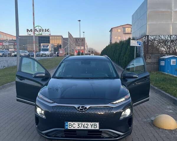 Сірий Хендай Kona, об'ємом двигуна 0 л та пробігом 50 тис. км за 17800 $, фото 1 на Automoto.ua