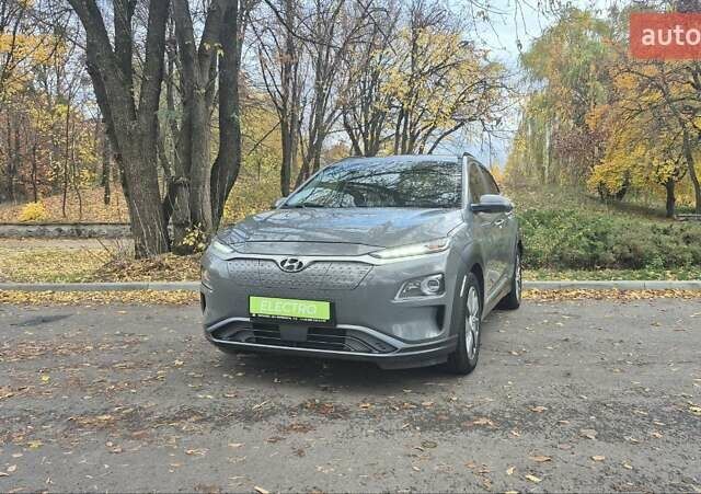 Сірий Хендай Kona, об'ємом двигуна 0 л та пробігом 42 тис. км за 22200 $, фото 1 на Automoto.ua