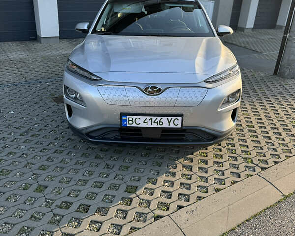 Сірий Хендай Kona, об'ємом двигуна 0 л та пробігом 91 тис. км за 16999 $, фото 1 на Automoto.ua