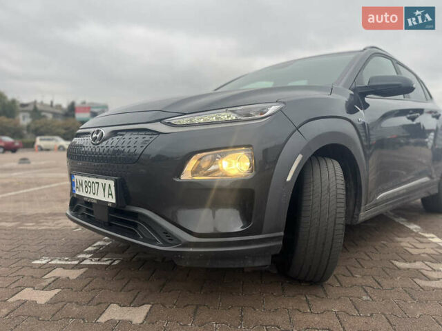 Серый Хендай Kona, объемом двигателя 0 л и пробегом 98 тыс. км за 17700 $, фото 1 на Automoto.ua