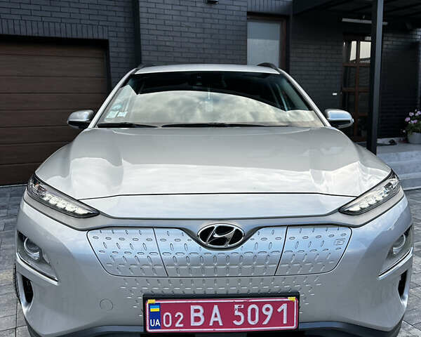 Серый Хендай Kona, объемом двигателя 0 л и пробегом 38 тыс. км за 19500 $, фото 1 на Automoto.ua