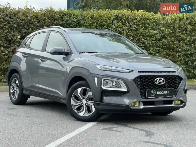 Серый Хендай Kona, объемом двигателя 1.6 л и пробегом 54 тыс. км за 20950 $, фото 1 на Automoto.ua