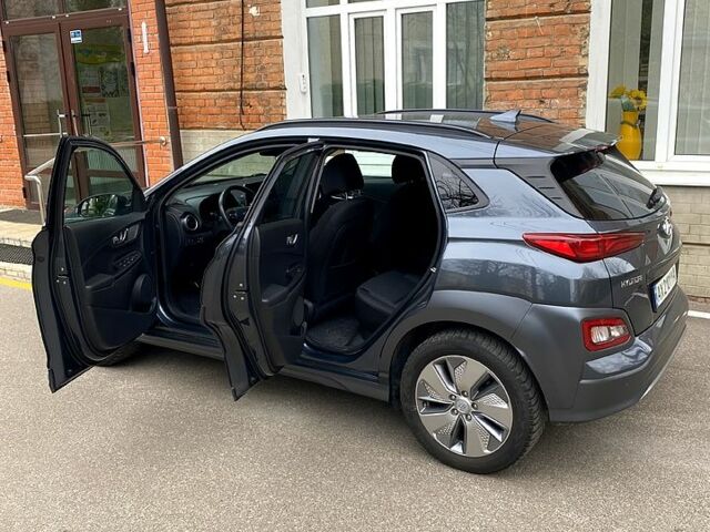 Сірий Хендай Kona, об'ємом двигуна 0 л та пробігом 75 тис. км за 16000 $, фото 1 на Automoto.ua