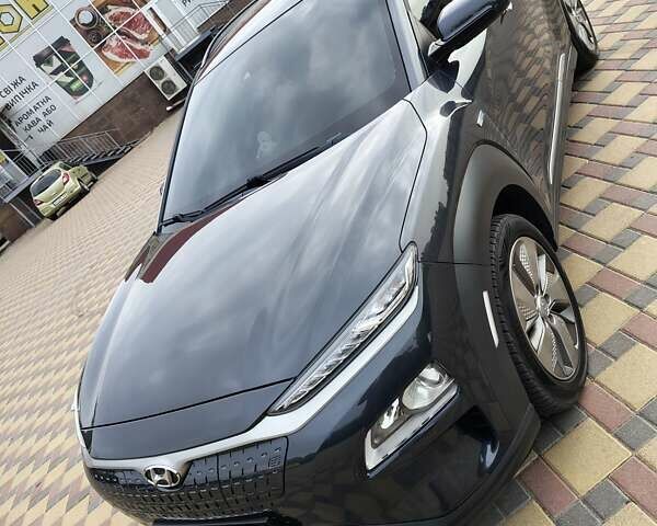 Серый Хендай Kona, объемом двигателя 0 л и пробегом 141 тыс. км за 17200 $, фото 1 на Automoto.ua