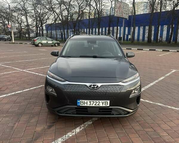 Серый Хендай Kona, объемом двигателя 0 л и пробегом 95 тыс. км за 17000 $, фото 1 на Automoto.ua