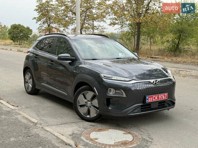 Серый Хендай Kona, объемом двигателя 0 л и пробегом 108 тыс. км за 18700 $, фото 1 на Automoto.ua
